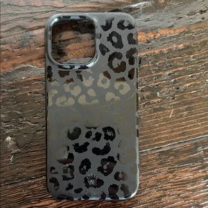 VELVET CAVIAR Leopard Print Phone Case - Black